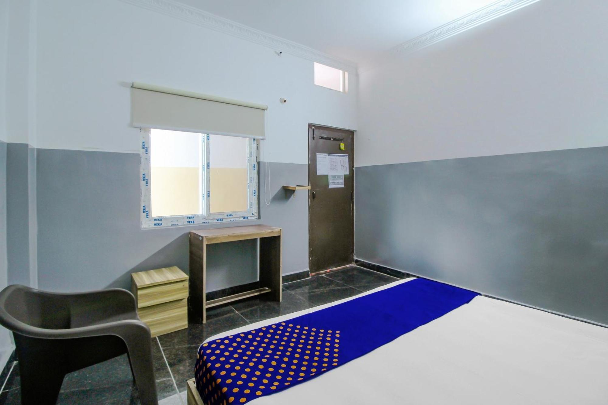 Spot On 81775 Mohit Gokul Lodge New Luxury Room'S Near Secunderabad Railway Station Lalaguda Exterior photo