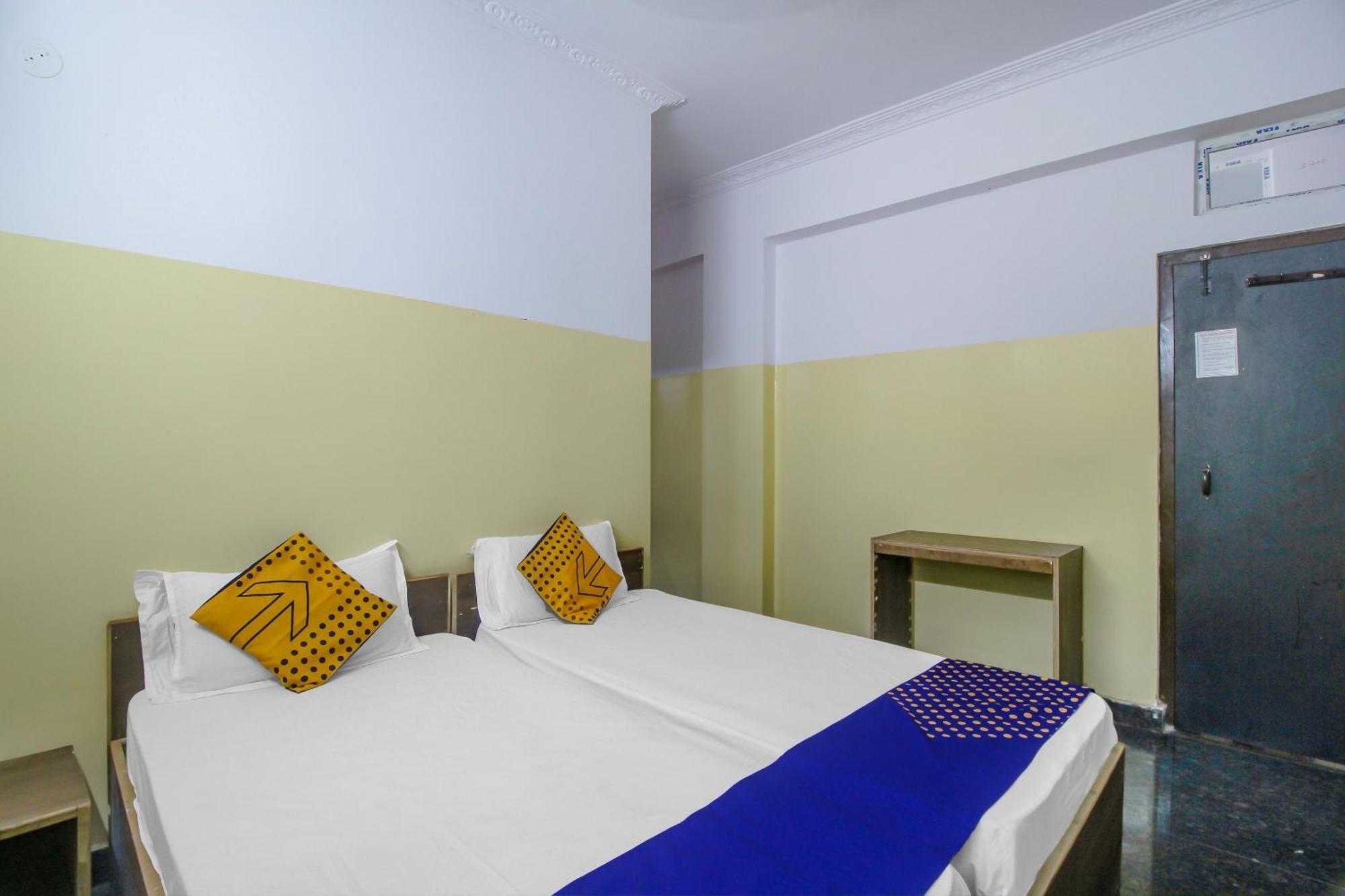 Spot On 81775 Mohit Gokul Lodge New Luxury Room'S Near Secunderabad Railway Station Lalaguda Exterior photo
