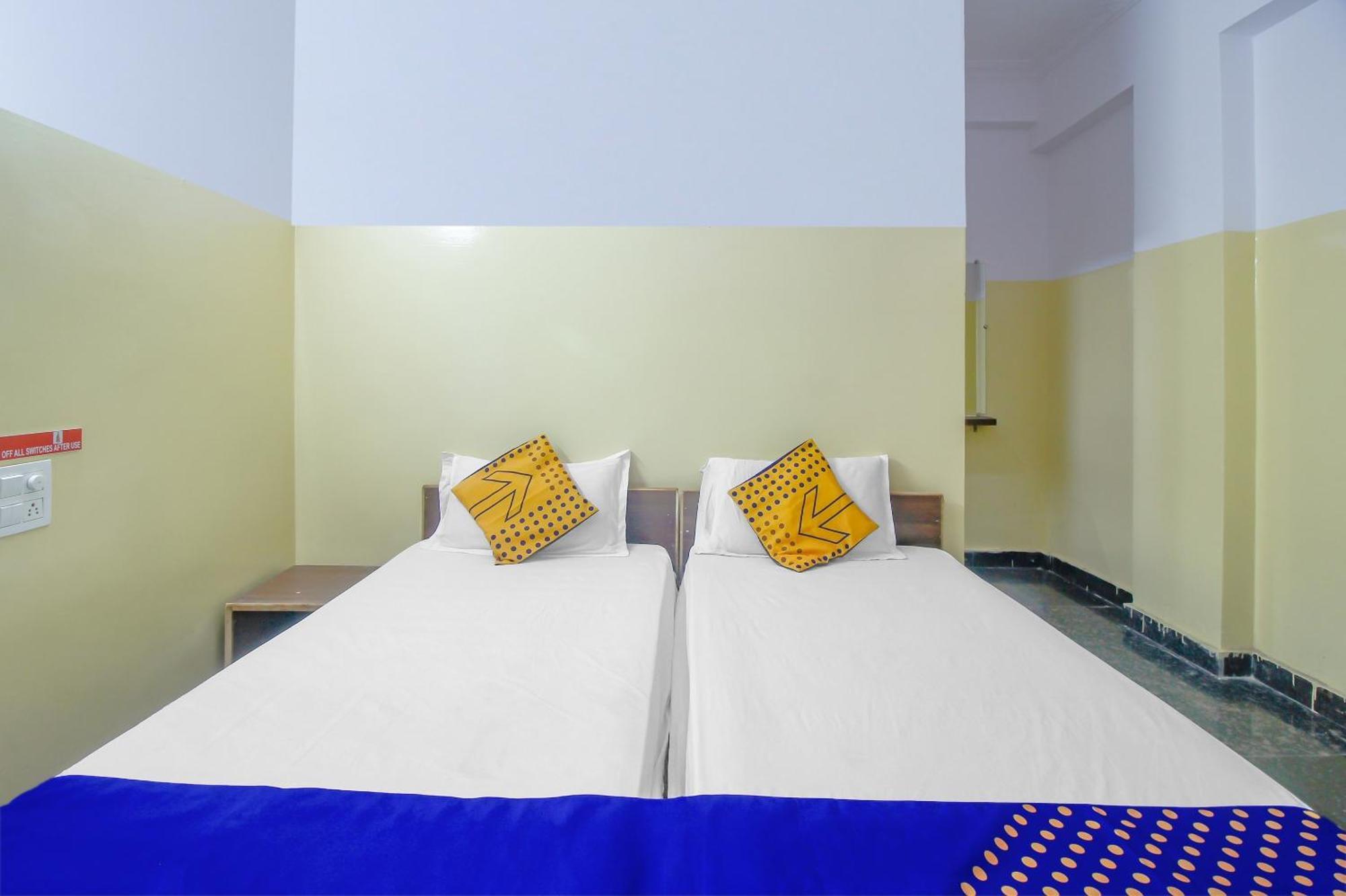 Spot On 81775 Mohit Gokul Lodge New Luxury Room'S Near Secunderabad Railway Station Lalaguda Exterior photo