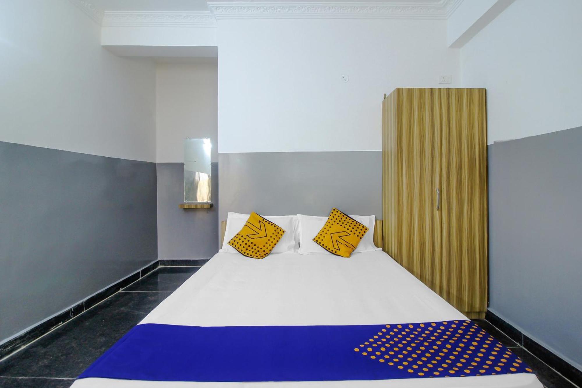 Spot On 81775 Mohit Gokul Lodge New Luxury Room'S Near Secunderabad Railway Station Lalaguda Exterior photo